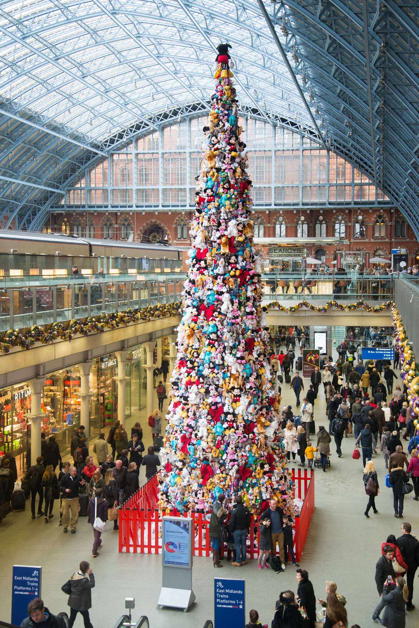 claridges umbrellas alternative christmas tree 4 st pancras disney tower - Alternative Christmas Tree claridges umbrellas alternative christmas tree 4 st pancras disney tower - Alternative Christmas Tree