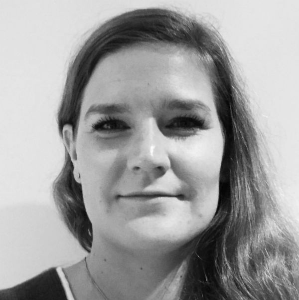 headshot - Jenny